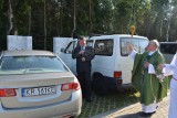 Nowy Targ. Księża święcą pojazdy w uroczystość św. Krzysztofa