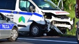 Wypadek na DK92 (gm. Świebodzin). Skoda zderzyła się z ambulansem. Kierowca osobówki został odwieziony do szpitala 