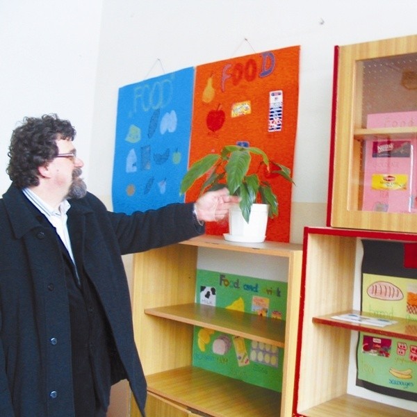 Na potrzeby przedszkolaków będą zaadaptowane dwa pomieszczenia. - W tym miejscu będą drzwi, które połączą obie sale - mówi Zbigniew Laszuk, dyrektor sokólskiej "jedynki&#8221;.