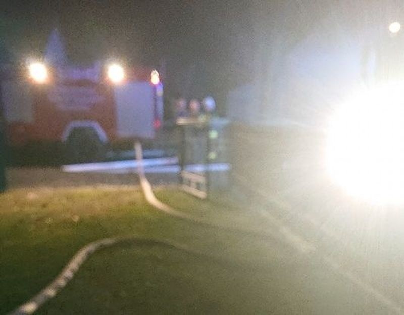 Pożar w Nowej Wsi. Samochód spłonął, dom strażacy zdołali uratować! [ZDJĘCIA]