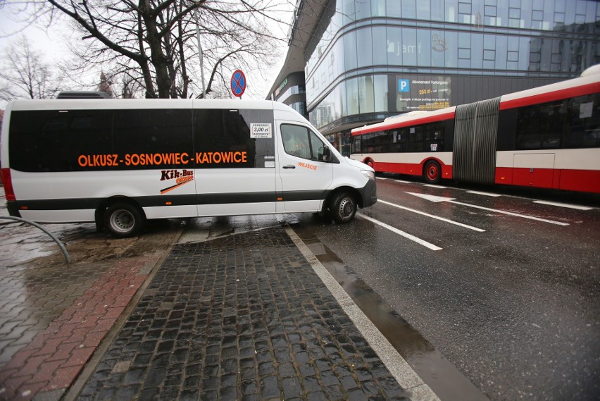 Przewoźnicy wynajęli prywatny teren i nadal odjeżdżają z ul....