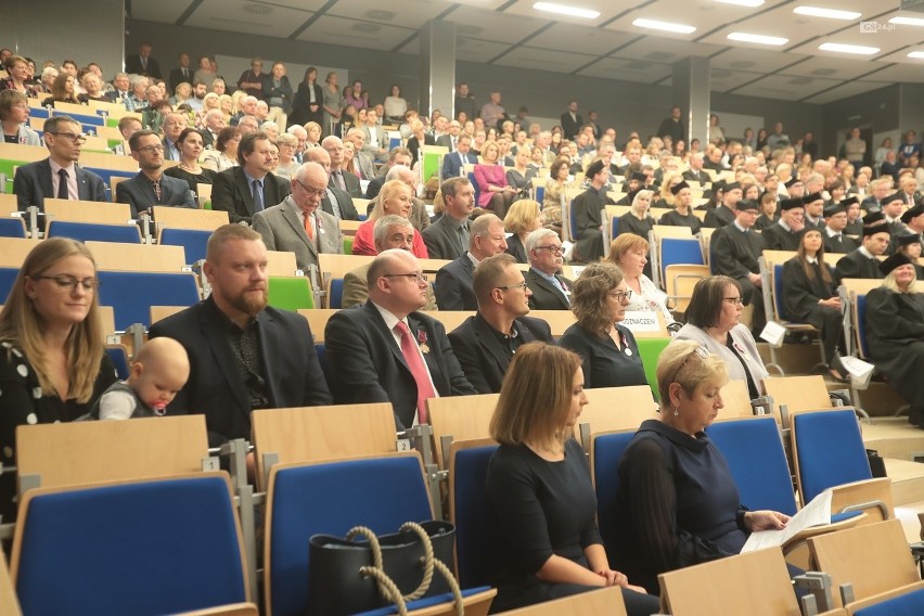 Nowi doktorzy i profesorowie ZUT w Szczecinie otrzymali nominacje. 65 osób uzyskało stopień naukowy doktora