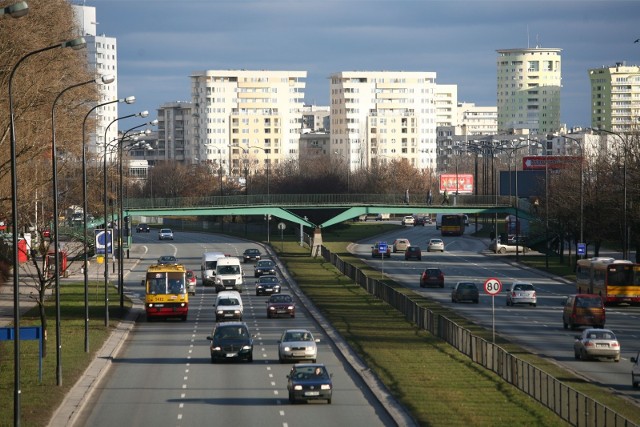 Rada Unii Europejskiej przyjęła przepisy, które oznaczają zakaz rejestracji nowych samochodów z silnikiem spalinowym od 2035 roku. Polska jako jedyna opowiedziała się przeciwko tym rozwiązaniom.