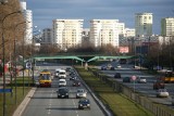Co dla Polaków oznacza zakaz rejestracji samochodów spalinowych? Wiceminister Jacek Ozdoba wyjaśnia