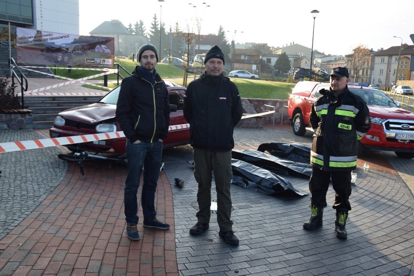 Szokująca instalacja w Chojnicach. Tak chcą podjąć temat bezpieczeństwa na drogach! Dziś Światowy Dzień Pamięci Ofiar Wypadków Drogowych