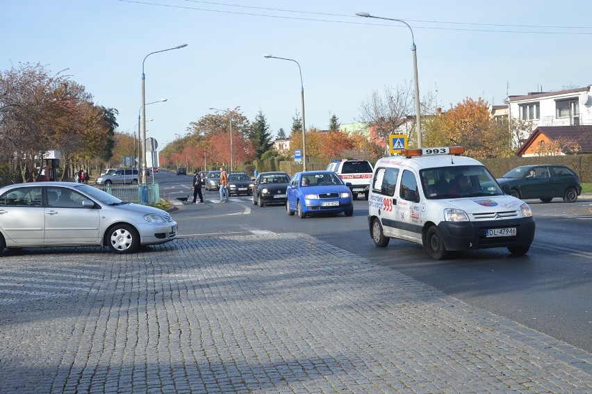 Zderzenie dwóch aut koło szpitala [ZDJĘCIA]