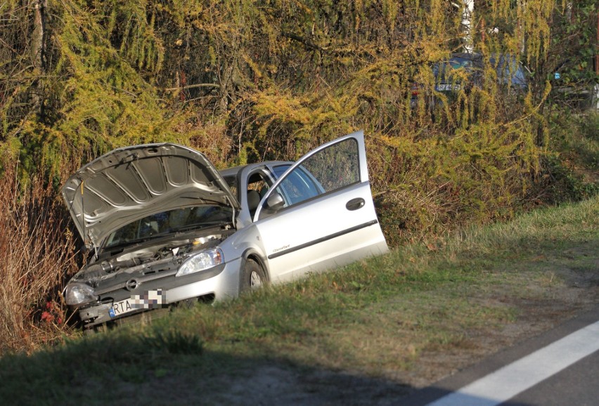 Wypadek w Siedleszczanach. Dwie osoby zostały ranne (zdjęcia)