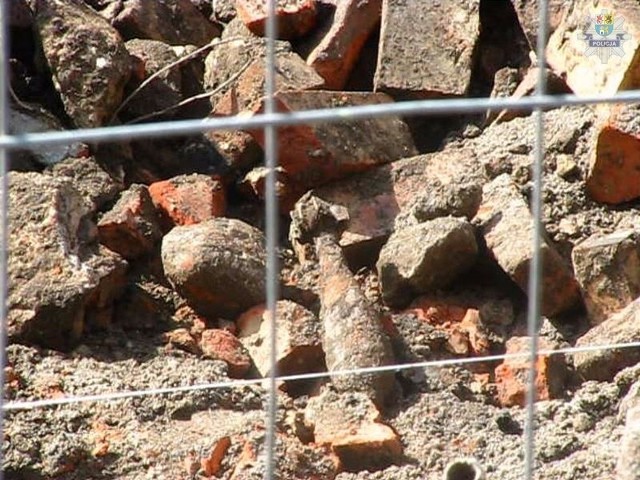 Dziś (środa) na skwerku przy ul. Młynarskiej w Lęborku znaleziono pocisk moździerzowy.