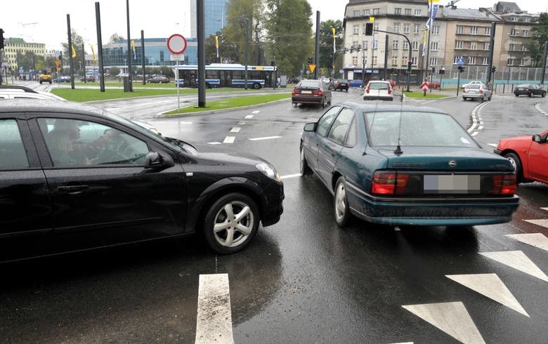 Blokowanie skrzyżowania...