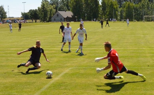 Łódzki Klub Sportowy pokonał pierwszoligowy GKS Bełchatów dzięki bramce zdobytej przez Marcina Kacelę.