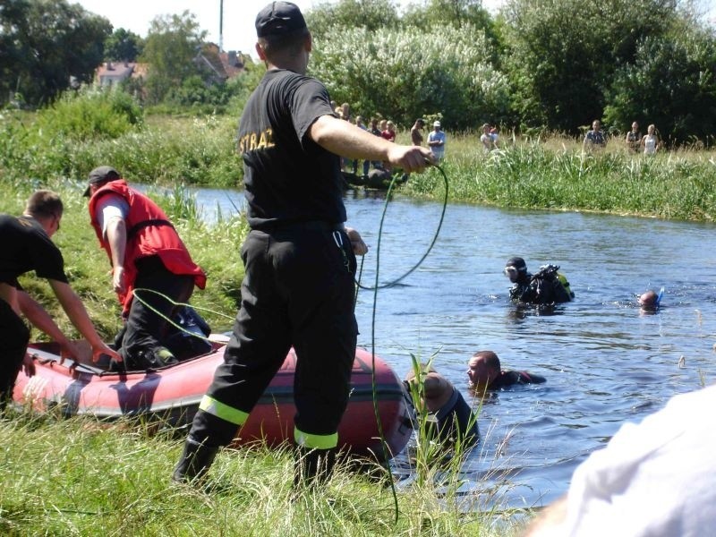 9-latek utonąl w rzece Elk. Zdjecia z akcji ratunkowej pod...