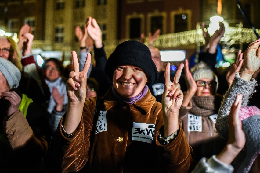 Tym razem Łańcuch Światła odbył się na Starym Rynku....