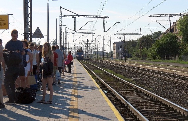 Stacja Inowrocław Rąbinek. Przez miesiąc (21 września - 20 października) nie będą z niej odjeżdżać pociągi  kursujące objazdem na trasie Warszawa - Poznań. Zatrzymywać się będą na głównym dworcu w Inowrocławiu