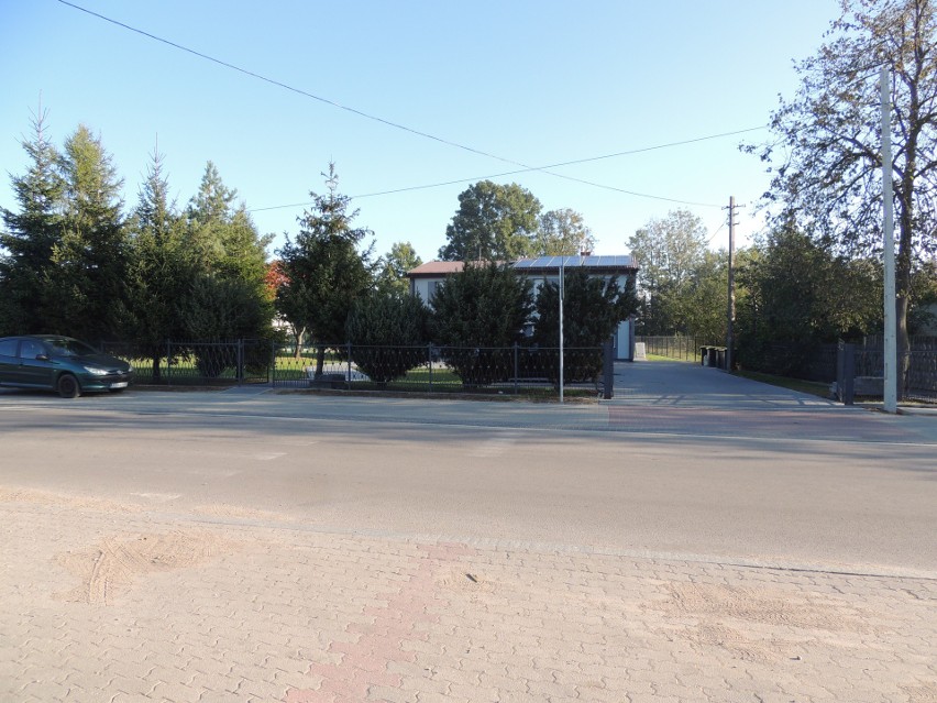 Przejście dla pieszych w miejscowości Srebrna łączące szkołę...