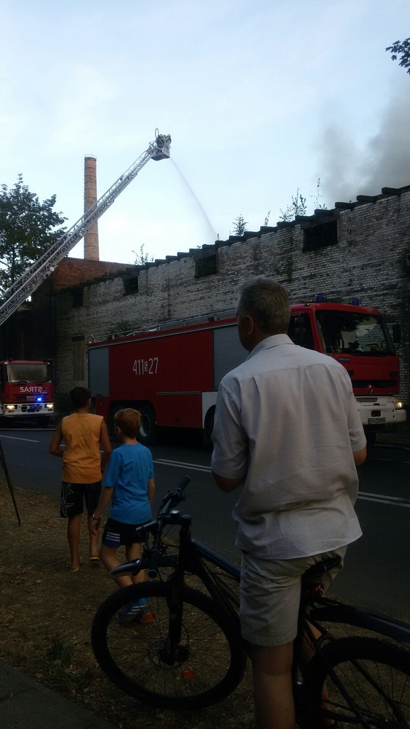 Pożar starej rzeźni w Chorzowie. Zobacz wideo...