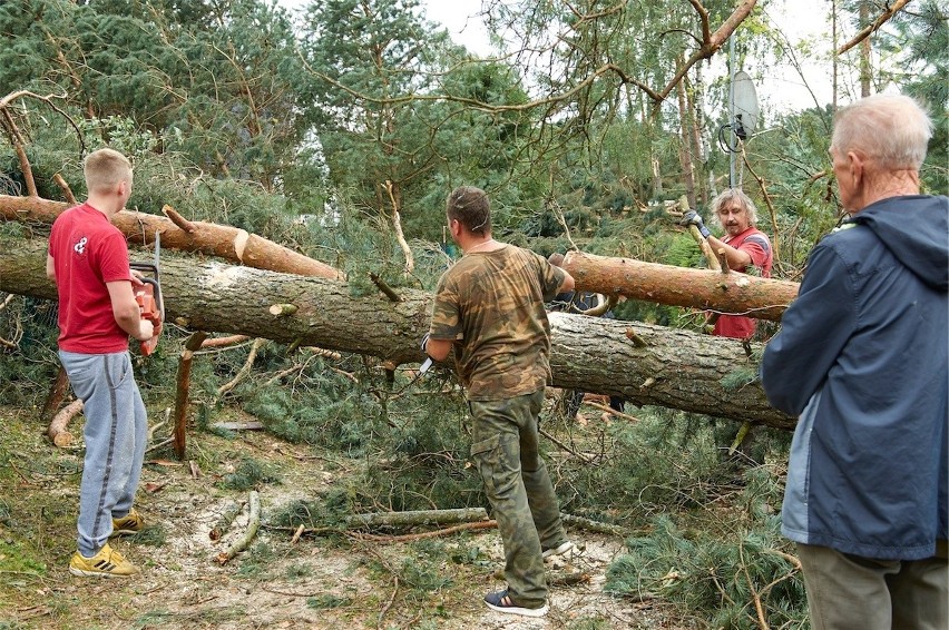 Po nawałnicy koło Kłodna. "Czekamy cierpliwie na pomoc, z coraz mniejszą nadzieją, że nadejdzie"