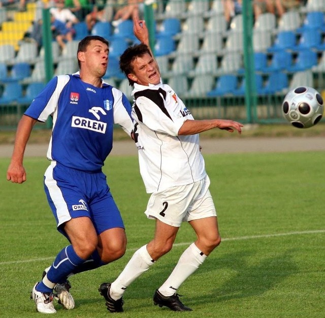 Piłkarze pierwszoligowej Stali Stalowa Wola (z prawej Jurij Michalczuk) zaległe spotkanie u siebie z Wisłą Płock rozegrają 13 kwietnia o godzinie 16.