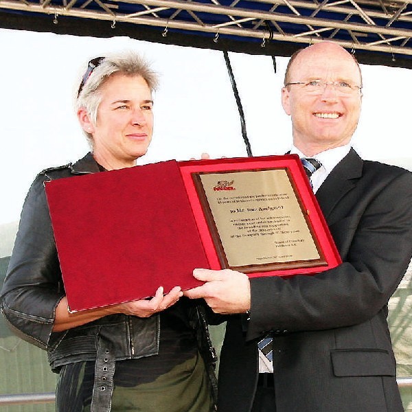Na zdjęciu m.in. prezes zarządu Poldanoru Grzegorz Brodziak