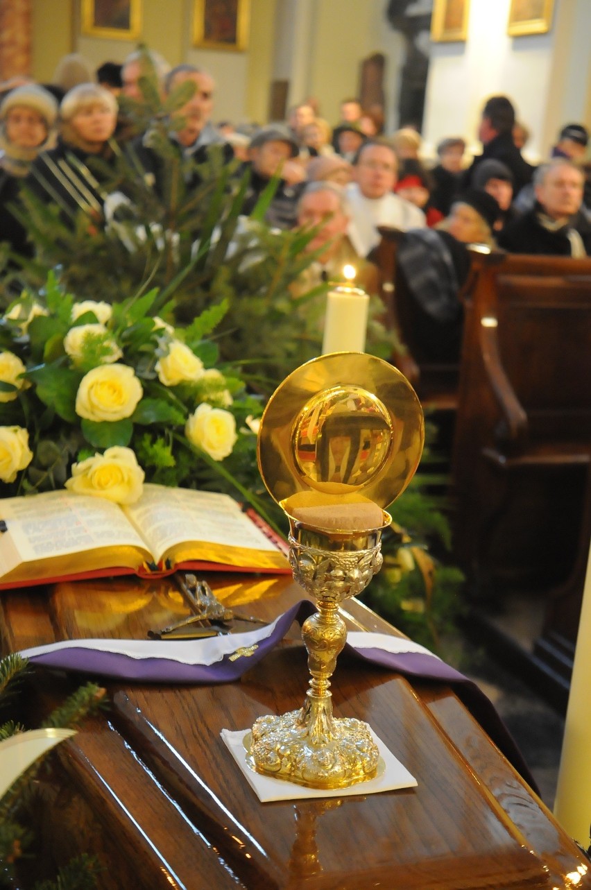 Pożegnanie ks. Malińskiego. Uczył przyjaźni z Bogiem i ludźmi [ZDJĘCIA]