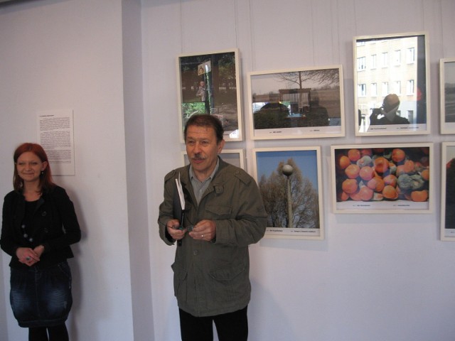O twórczości Andrzeja Tobisa mówił Stanisław Zbigniew Kamieński, kurator cyklu wystaw