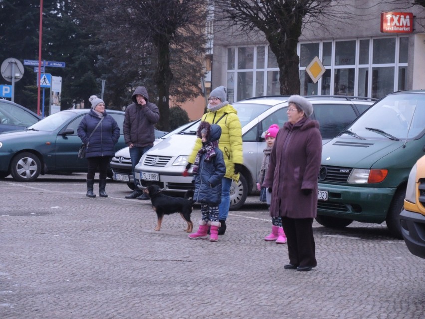 Na placu Wyszyńskiego w Sławnie już po raz drugi uczestnicy...