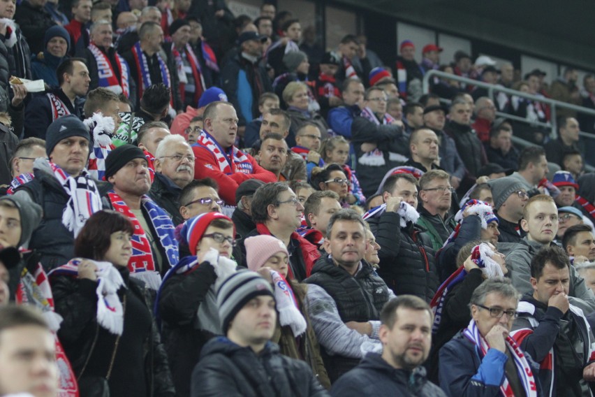 Górnik Zabrze - Śląsk Wrocław. Kibice odśpiewali hymn ZDJĘCIA KIBICÓW