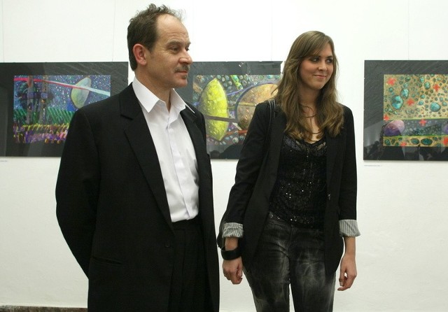 Na wystawy do BWA zapraszają Tadeusz Czarnecki i Adrianna Strzycka.