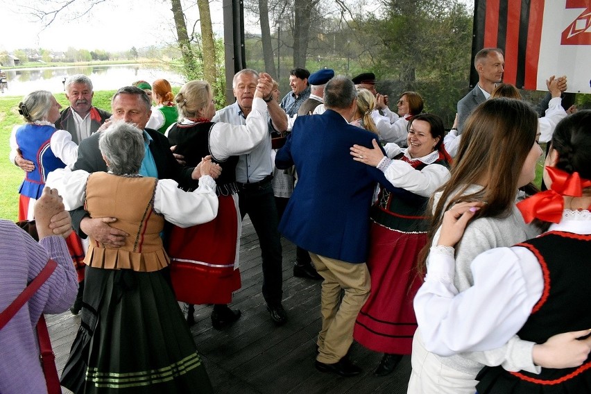 W amfiteatrze w Ciekotach królowała muzyka ludowa! Artyści występowali ponad 5 godzin. Zobacz wideo i zdjęcia 