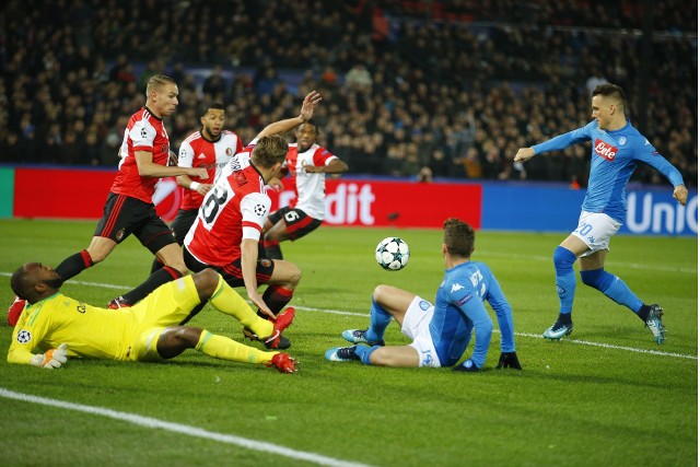 Piotr Zieliński (nr 20) strzelił gola dla Napoli, ale potem tylko piłkarze Feyenoordu zdobywali bramki
