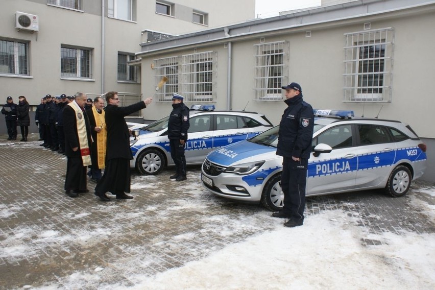 Przed świętami na placu Komendy Powiatowej Policji w Bielsku...