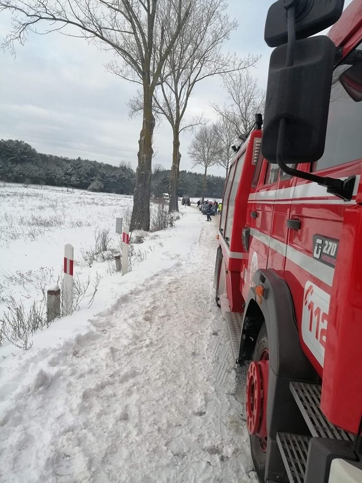 22-letni kierowca wyszedł z auta o własnych siłach. Nic mu...