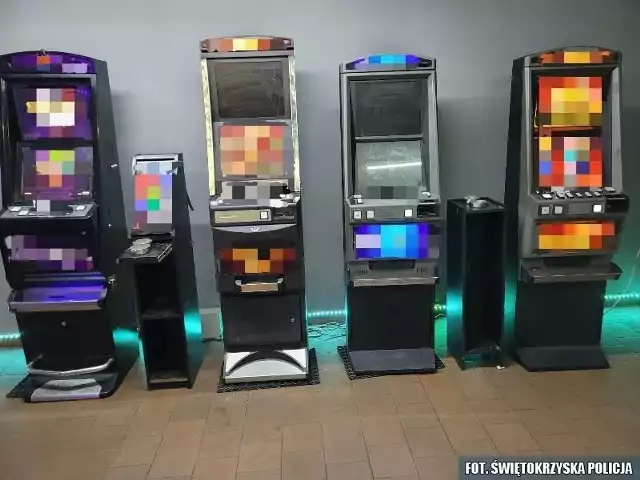 Podczas przeszukania funkcjonariusze przejęli łącznie dziewięć automatów do gier