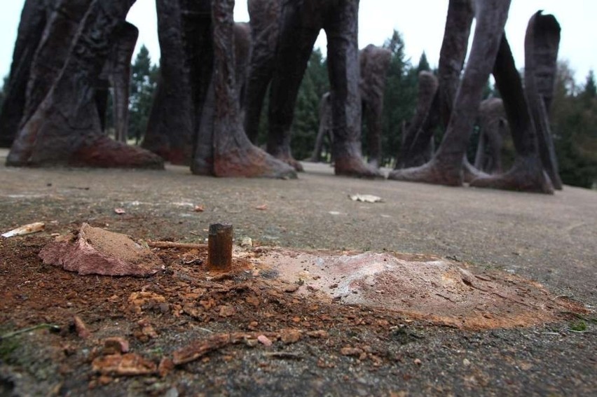 Rzeźba Abakanowicz na Cytadeli została zniszczona!