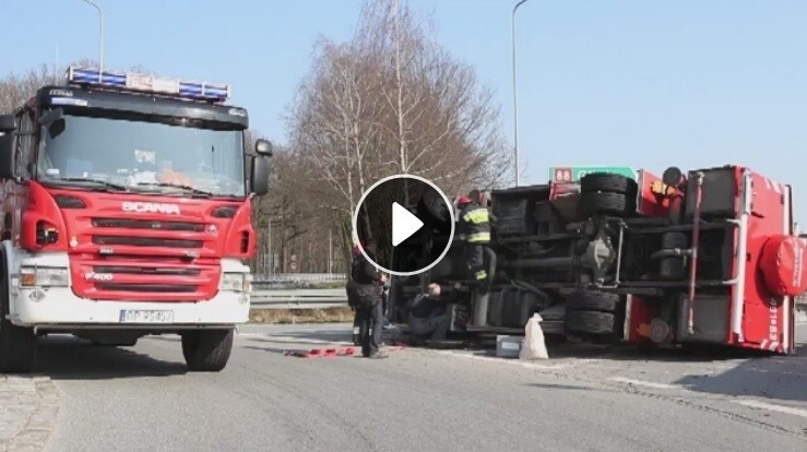 Wypadek wozu strażackiego.