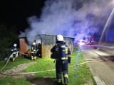 Nocny pożar warsztatu w Niedarzynie w gminie Borzytuchom (ZDJĘCIA)
