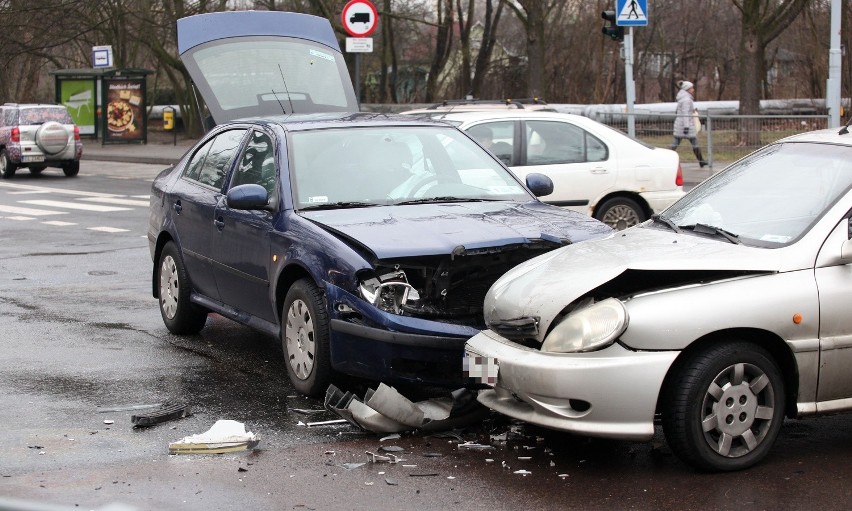 Wypadek na skrzyżowaniu Milionowej i Przędzalnianej [ZDJĘCIA]