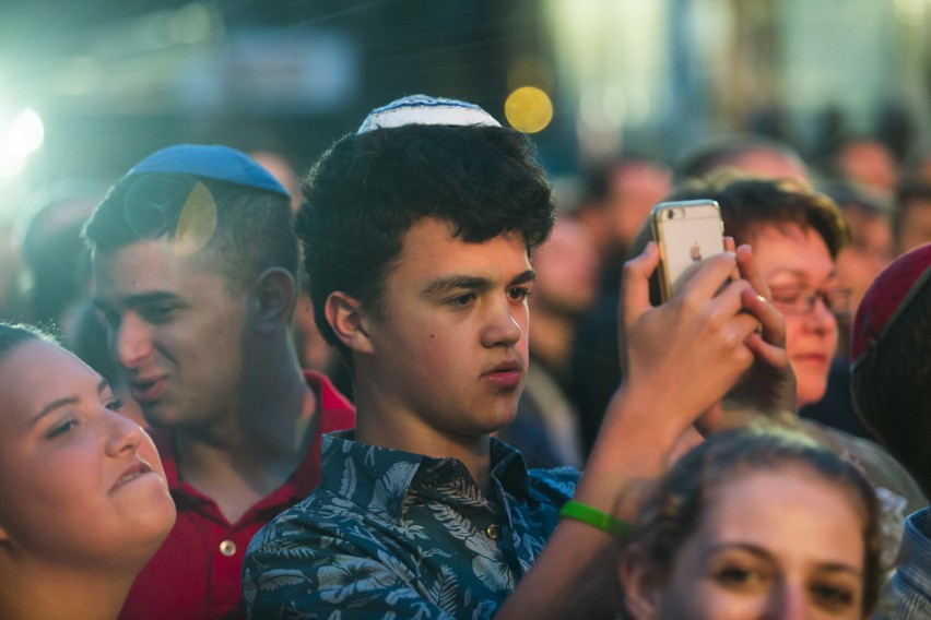 Shalom na Szerokiej. Tysiące osób bawiło się na Kazimierzu [ZDJĘCIA]