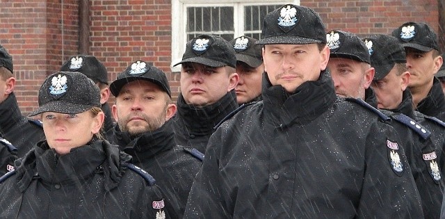 W skład kontyngentu kosowskiego wchodzą między innymi: antyterroryści, policjanci z oddziałów prewencji, lekarz, psycholog a także specjaliści do spraw informatyki, łączności i transportu.