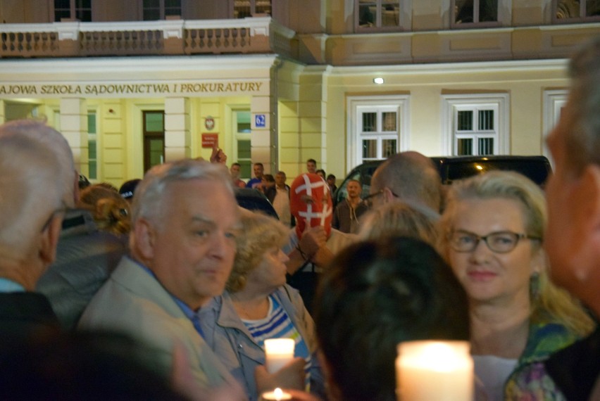 Kolejny "Łańcuch światła" w Lublinie. Protestowało około tysiąca osób [ZDJĘCIA]