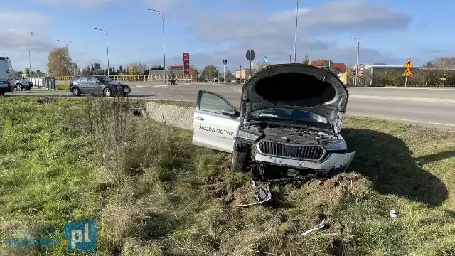 Wypadek w Nowogrodzie. Dwie osoby trafiły do szpitala