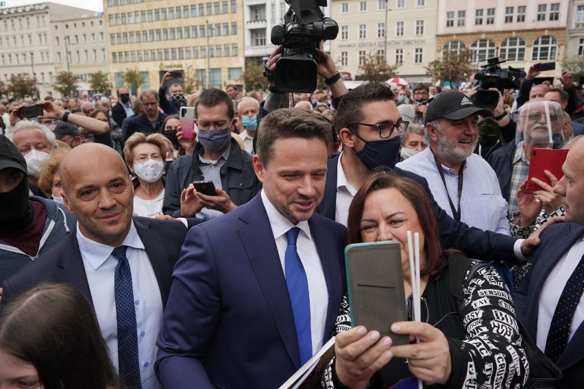 Policjanci z komendy miejskiej policji w Poznaniu w środę...