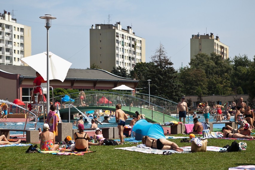 Mieszkańcy Rzeszowa odpoczywają na basenach ROSiR. Zobaczcie zdjęcia!