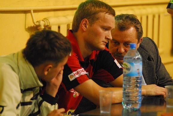 Jerzy Koszyk (z prawej) usilnie namawia Pawła Płatonowa (w środku) do powrotu do Górek Noteckich. Białorusin ostatni sezon spędził we Francji.