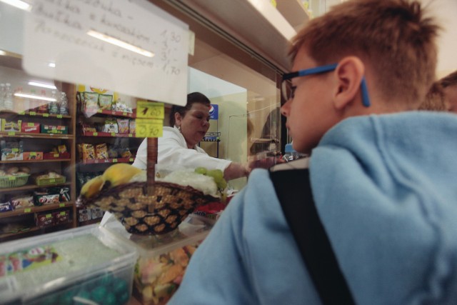 Teraz w szkolnych sklepikach można sprzedawać tylko ściśle określone, zdrowe produkty.