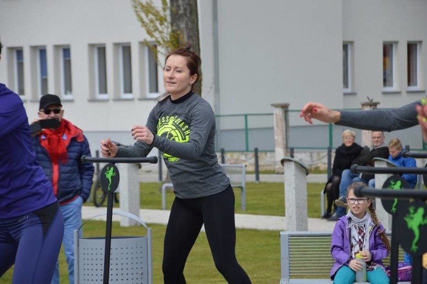 Majówkowy trening na trampolinach przy głogowskiej marinie [FOTO, FILM]