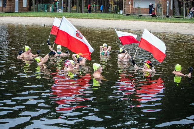 Białostockie morsy świętują 102. rocznicę Odzyskania Niepodległości