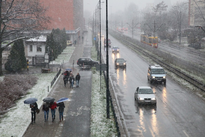 Pogoda w Łodzi. Śnieg 30 listopada 2017