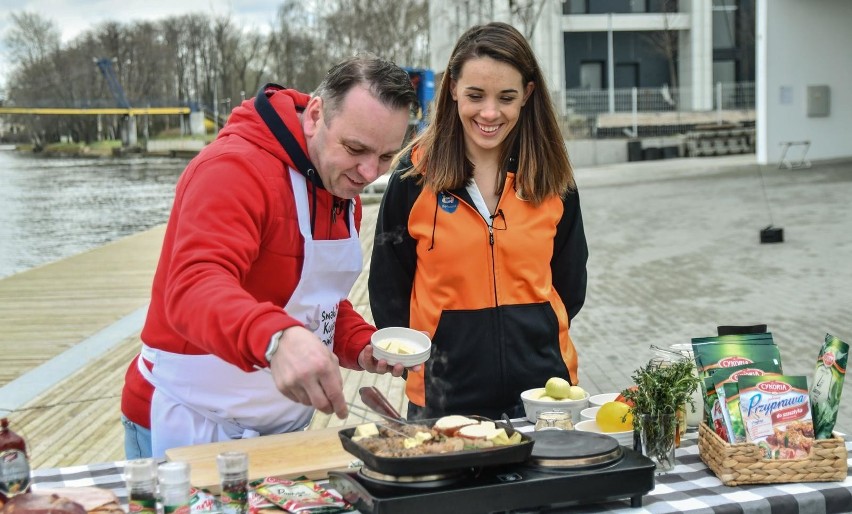 "Smaki Kujaw i Pomorza". Mistrzyni sportu i mistrz kuchni gotowali razem [zdjęcia]