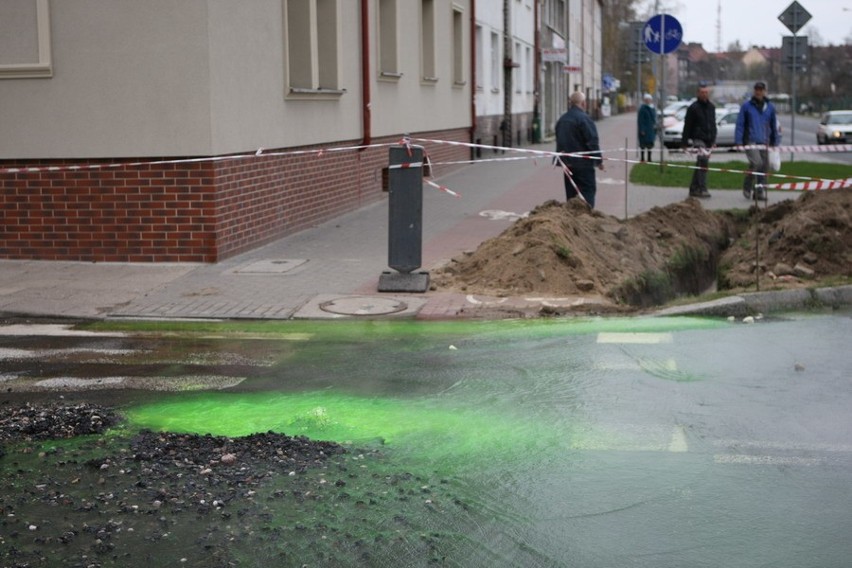 Zielona woda na ul. Paderewskiego w Słupsku