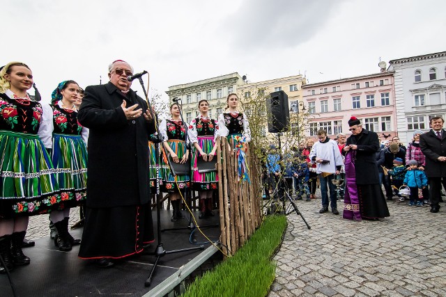 Biskup Jan Tyrawa zgodził się zeznawać w sprawie odszkodowania od kurii dla ofiary księdza pedofila. Nie będzie mógł jednak stawić się w sądzie 11 lipca z powodu wyjazdu.